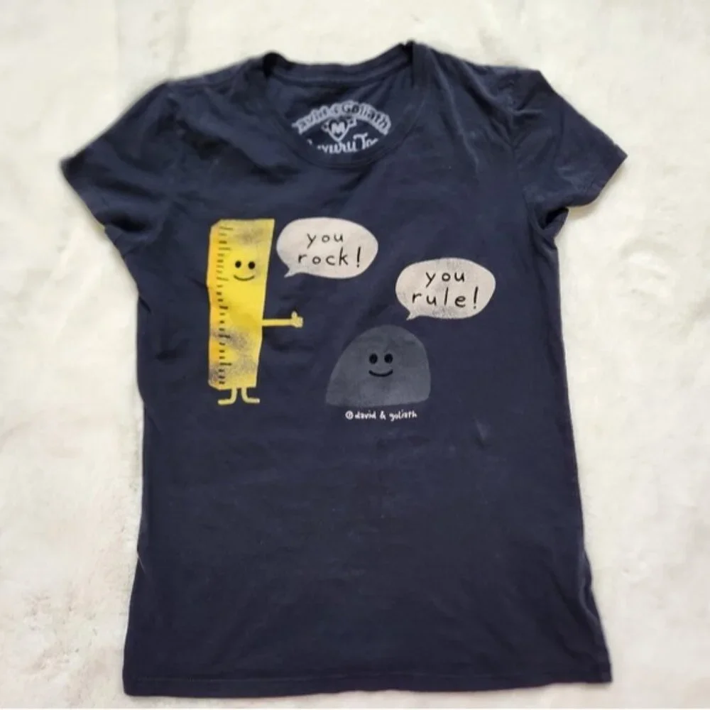David & Goliath 'you rock, you rule' pun t shirt. Size M